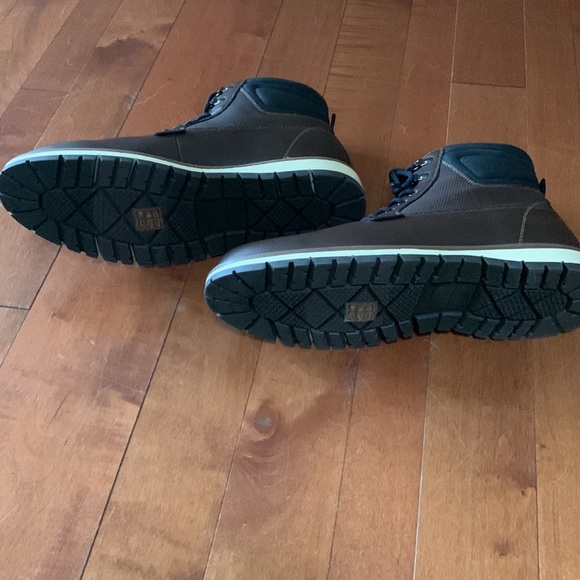 boots - Picture 2 of 3